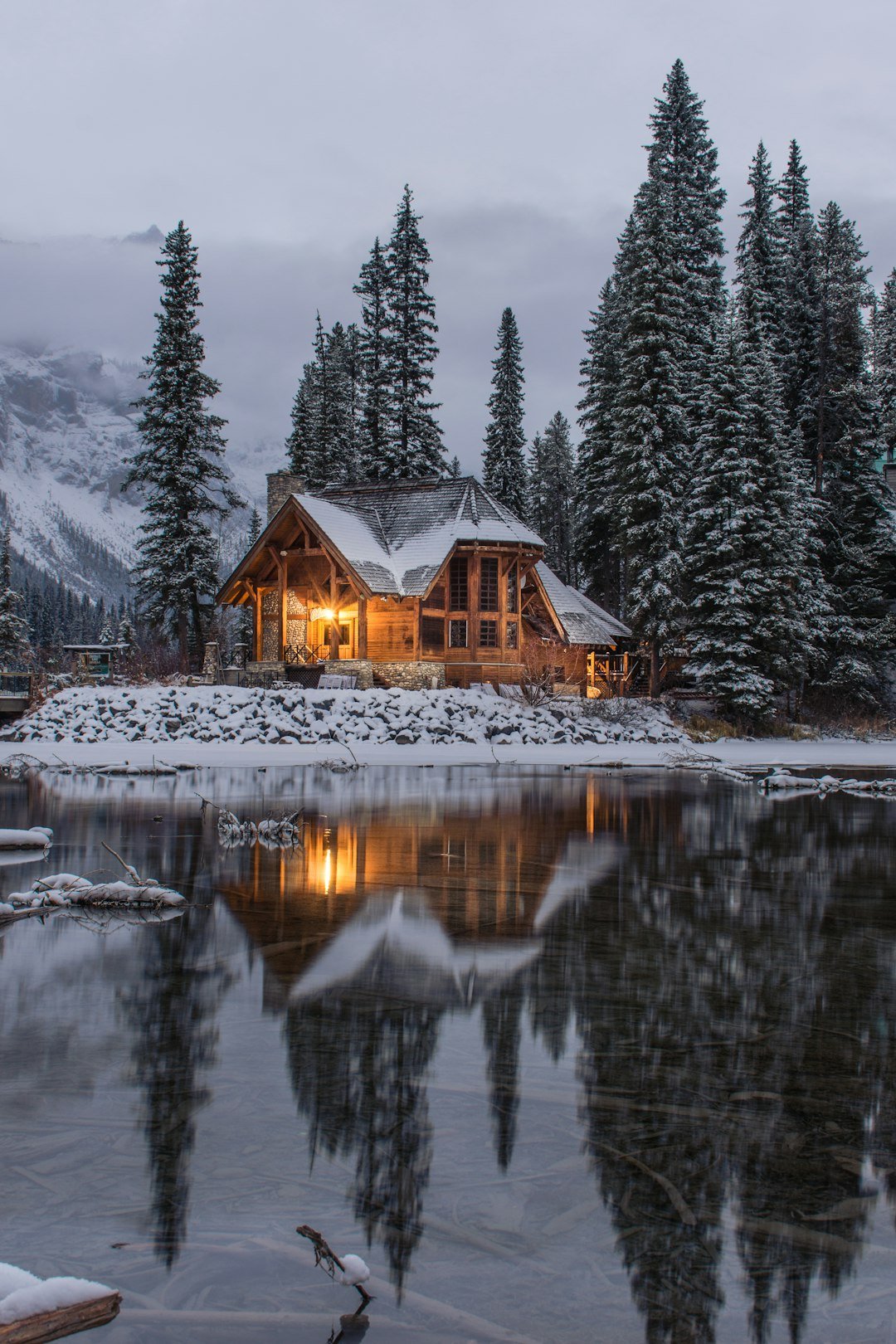 Cozy mountain cabin lodge